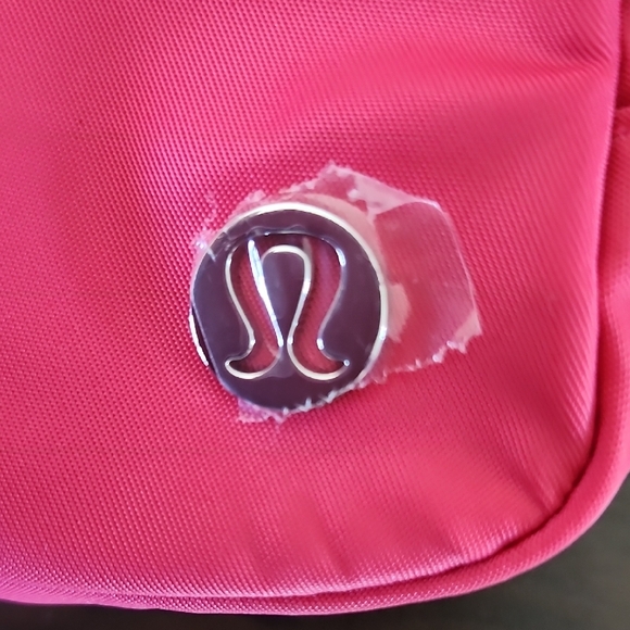 Lululemon Cherry Mist Everywhere Belt bag 1L Pink adjustable strap zipper pocket - Picture 6 of 8